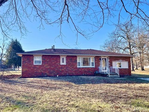 704 N Sawyer, Wilsonville, IL, 62093-1039 | Card Image