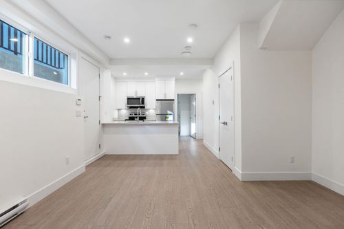2644 Chesterfield Ave, North Vancouver, BC, V7N3M2 | Card Image