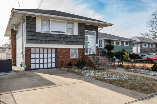 7 Stein St, Valley Stream, NY, 11580-3896 | Card Image