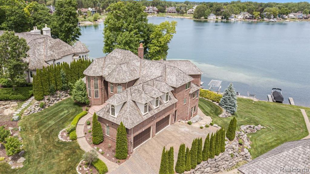 Chateaux Du Lac , Fenton, MI 48430 #1