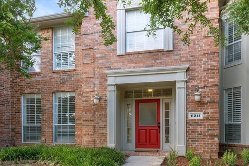 6211 Fox Hunt Dr, Arlington, TX, 76001-5656 | Card Image