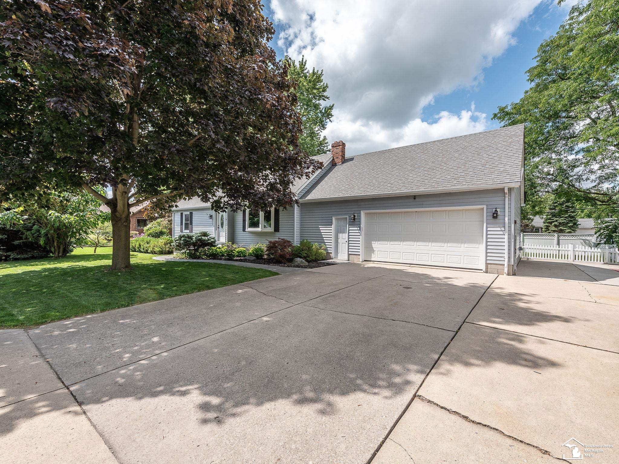 Iroquois Trl, Monroe, MI 48162