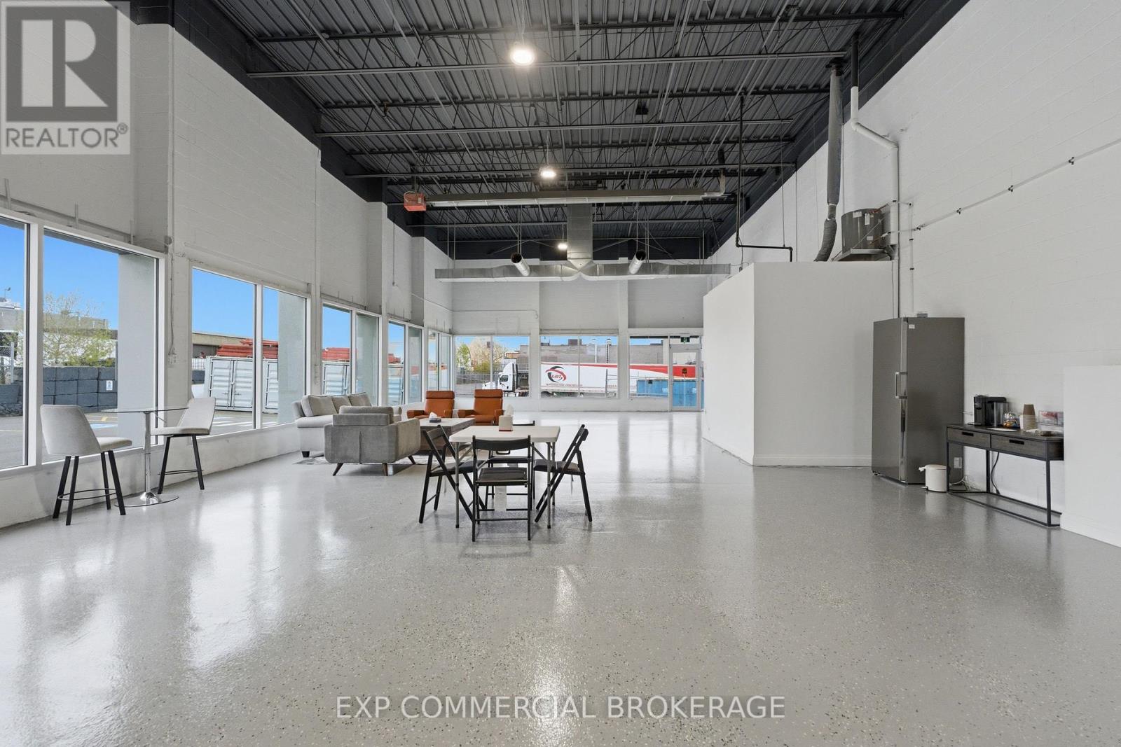Commercial Sale in Toronto (West Humber-Clairville) 2