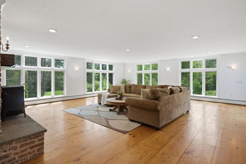 42 Blackberry Ln, Jamaica, VT, 05343-9657 | Card Image