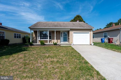 8 Manitoba Ct, Toms River, NJ, 08757-6444 | Card Image