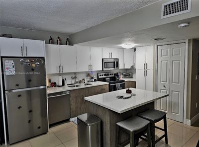 7 - 8389 Nw 8th St, Condo with 2 bedrooms, 2 bathrooms and null parking in Miami FL | Image 3