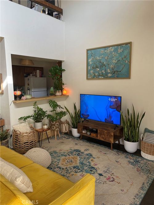 unit-204-8221 Langdon Ave, Van Nuys, CA, 91406-1338 | Card Image