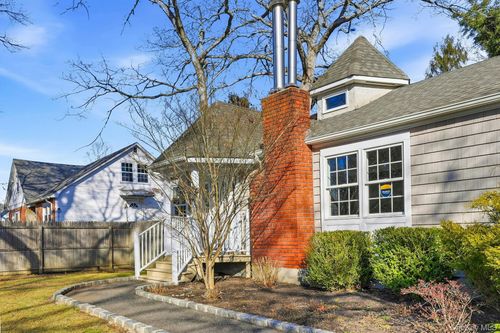 129 Lakeview Dr, Mastic Beach, NY, 11951-3121 | Card Image