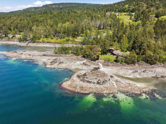 810 Sunset Drive, House other with 4 bedrooms, 4 bathrooms and 2 parking in Salt Spring Island BC | Image 1