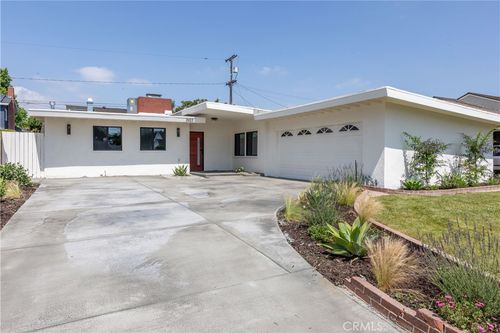 3923 N Cerritos Dr, Long Beach, CA, 90807 | Card Image