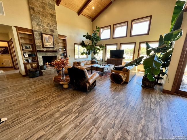 163 Northridge Dr W, House other with 2 bedrooms, 3 bathrooms and null parking in Mountain Home TX | Image 7
