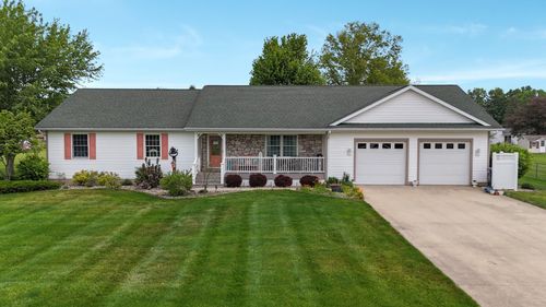 29390 Saddlebred Ln, Dowagiac, MI, 49047-7739 | Card Image
