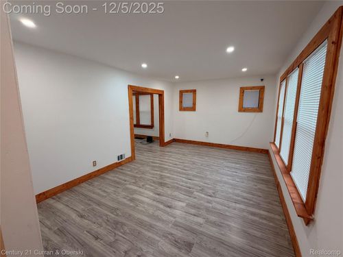 10008 Manor St, Detroit, MI, 48204-4614 | Card Image