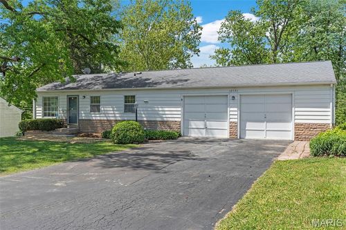 12131 Mckelvey Rd, Maryland Heights, MO, 63043-1239 | Card Image