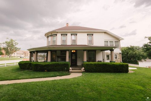 710 8th St, Wamego, KS, 66547-1527 | Card Image