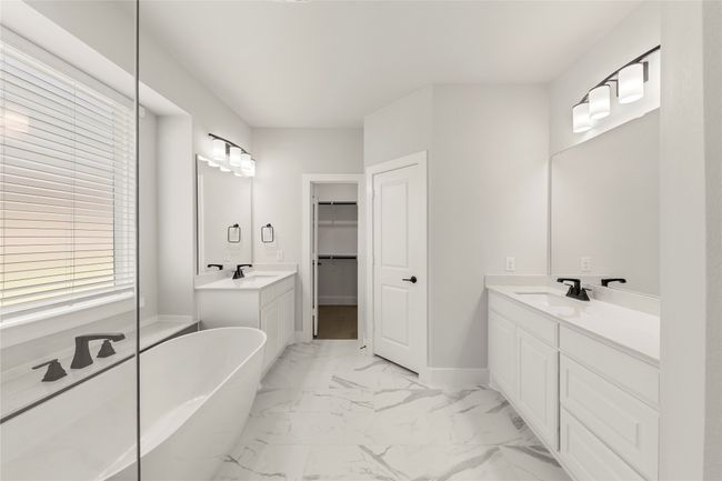 18. 1317 Flamingo - Bath | Image 34
