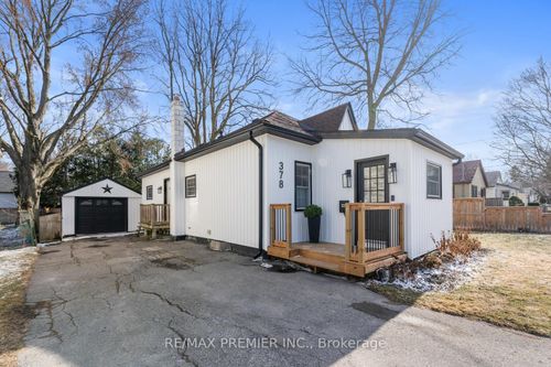 378 Andrew St, Newmarket, ON, L3Y1H4 | Card Image