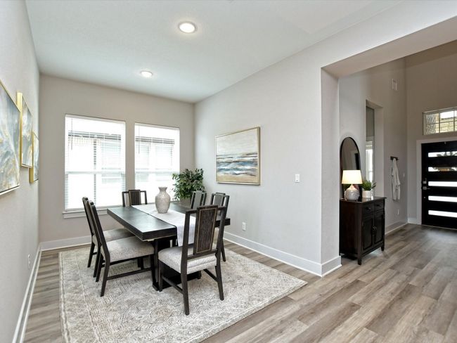 Greta size Dining room | Image 5