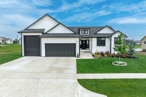 5294 N Hampton St, Bel Aire, KS, 67226-7687 | Card Image