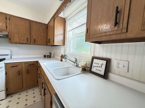 421 9th Ave, Madison, MN, 56256-1132 | Card Image