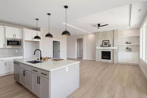 7151 W 35th Ave, Kennewick, WA, 99338-5611 | Card Image