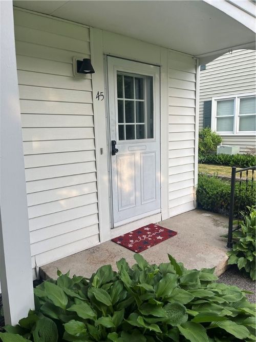 45 Falcon Ln E, Fairport, NY, 14450-3311 | Card Image