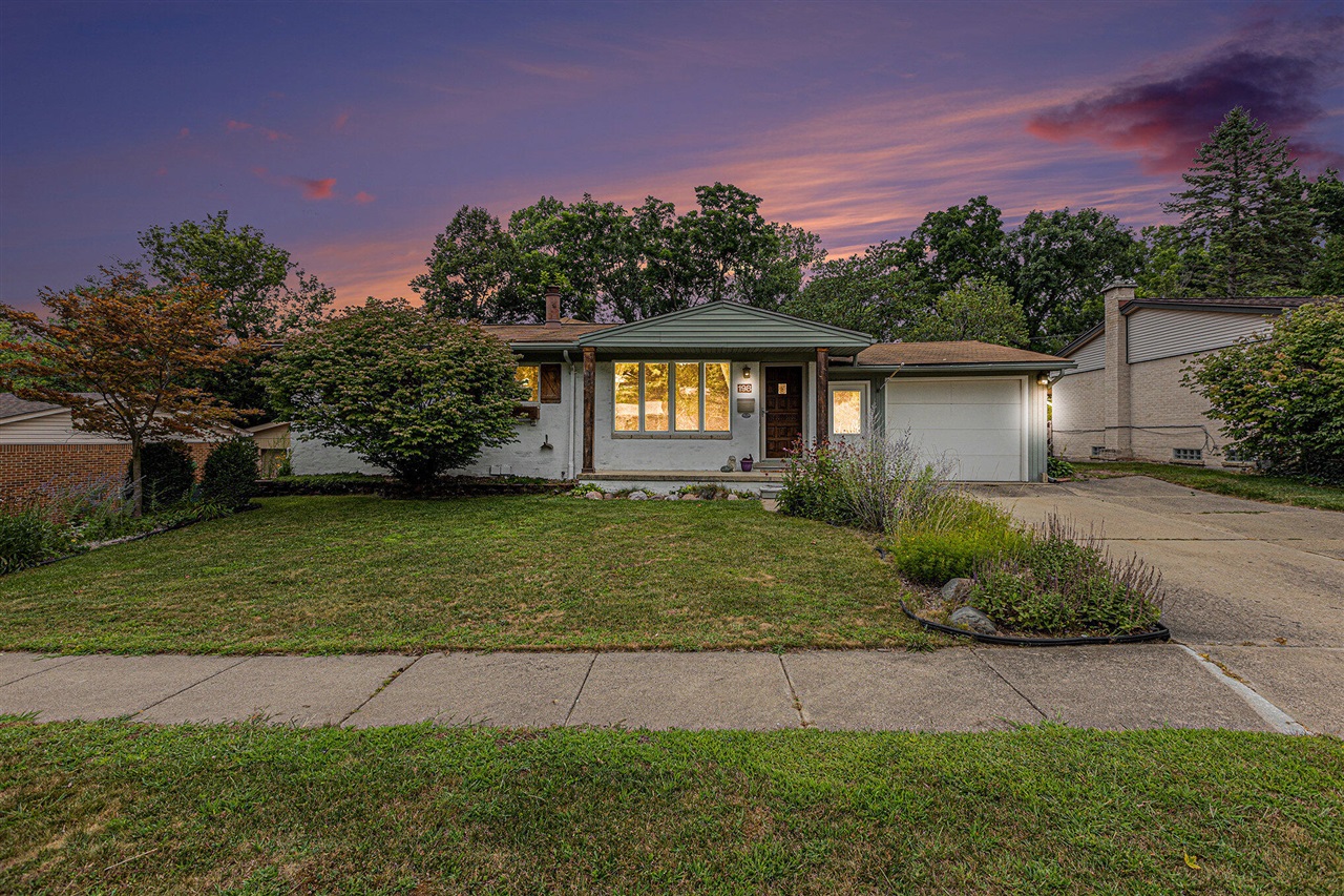 Woodingham Ct, Saline, MI 48176