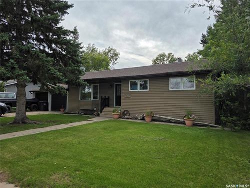213 9th St E, Wynyard, SK, S0A4T0 | Card Image
