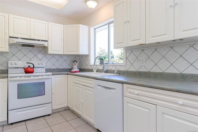 1571 Juan De Fuca Blvd, House other with 5 bedrooms, 3 bathrooms and 4 parking in Parksville BC | Image 6
