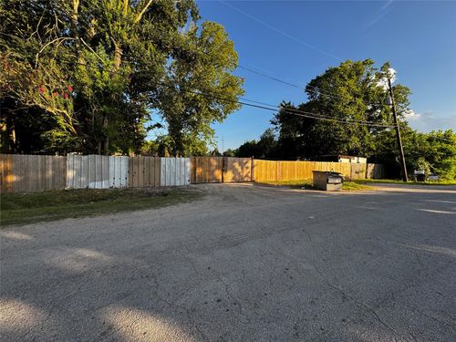 8114 Cheswick Dr, Houston, TX, 77037-3636 | Card Image