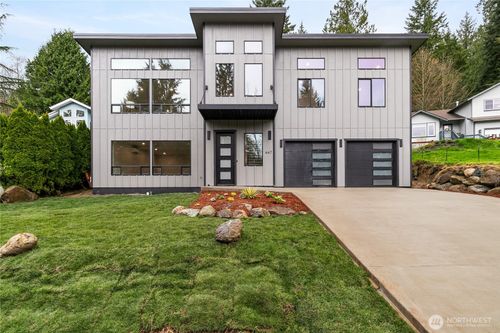 647 Rainbow Drive, Sedro Woolley, WA, 98284 | Card Image