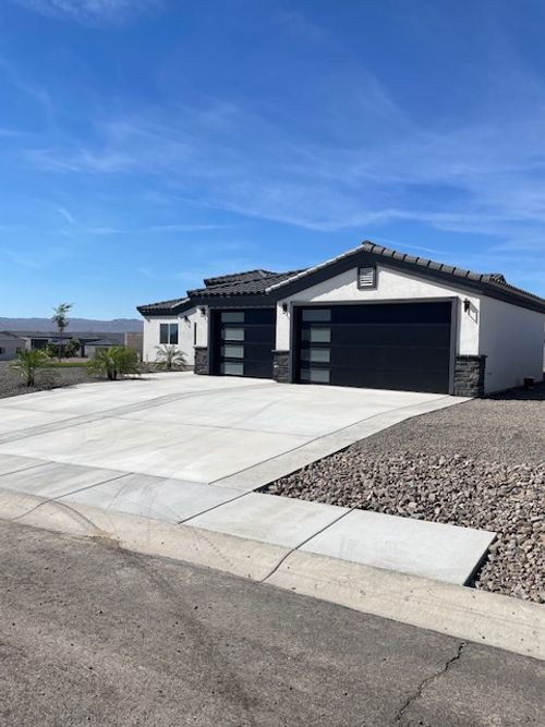 2367 Corwin Rd, Bullhead City, AZ, 86442-8849 | Card Image