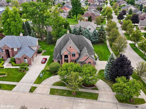 12954 Blue Lakes Cir, Shelby Township, MI, 48315-3559 | Card Image