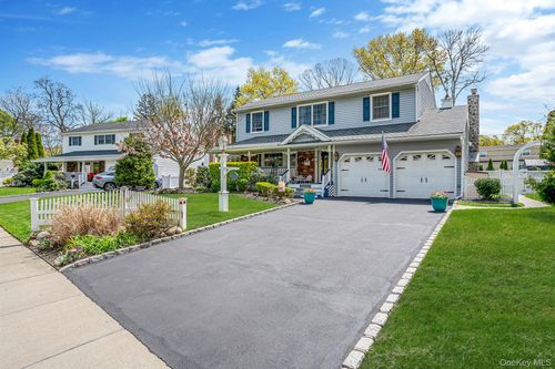8 Whisper Ln, Smithtown, NY, 11787-4533 | Card Image