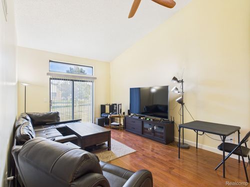 38772 Windmill Pointe N, Clinton Twp, MI, 48038-5112 | Card Image