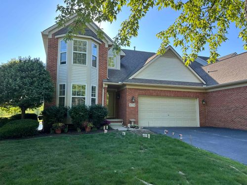 6174 Lone Oak Cir, Grand Blanc, MI, 48439-9460 | Card Image