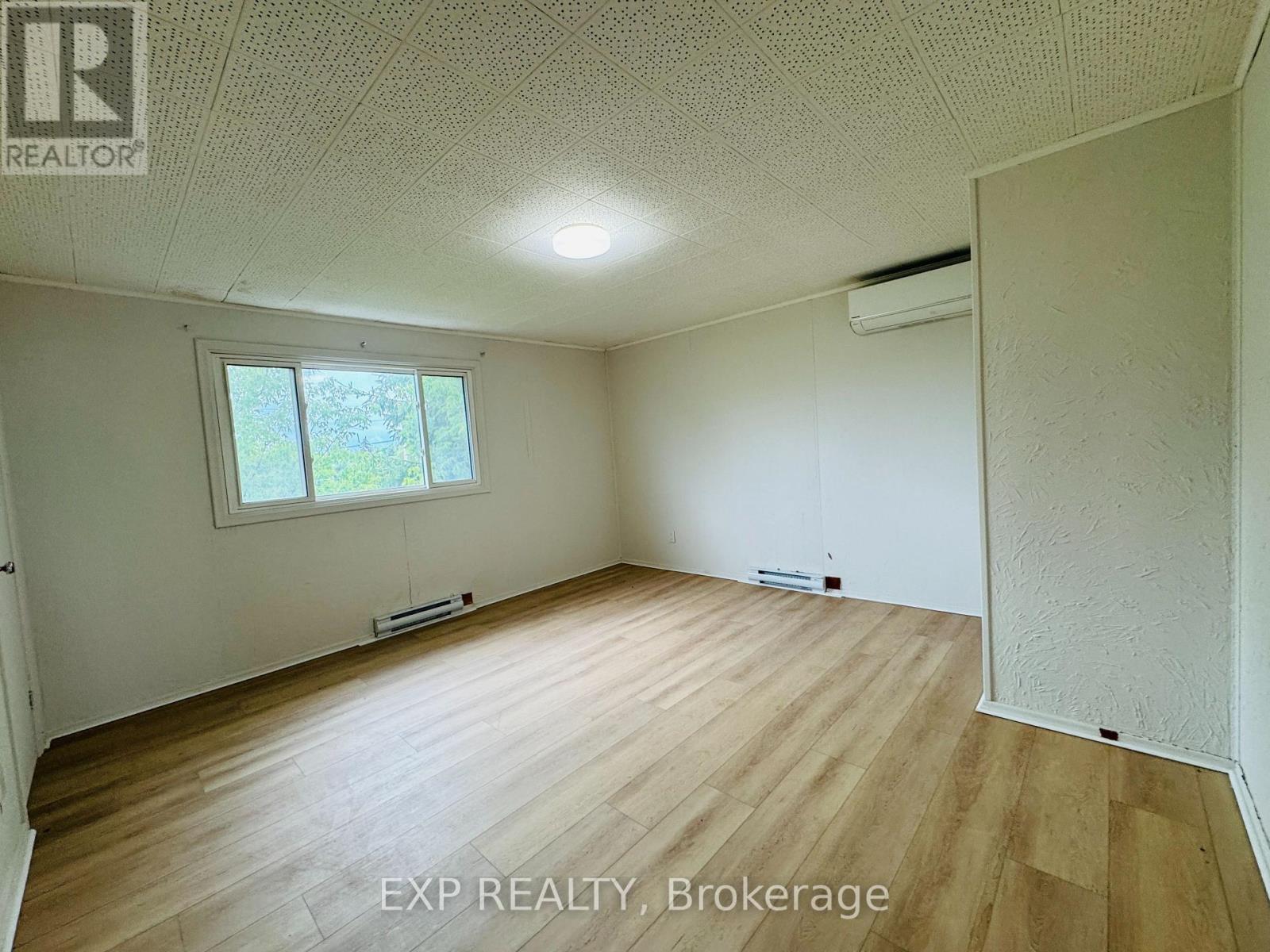 Residential Lease in Clarington (Bowmanville) 4