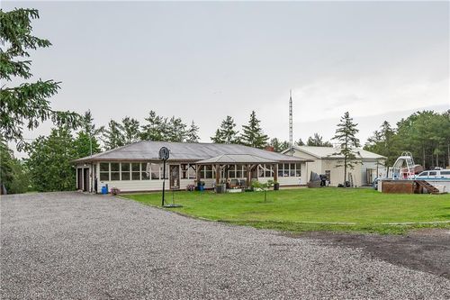 3581 Sixteen Rd, St Anns, ON, L0R1Y0 | Card Image