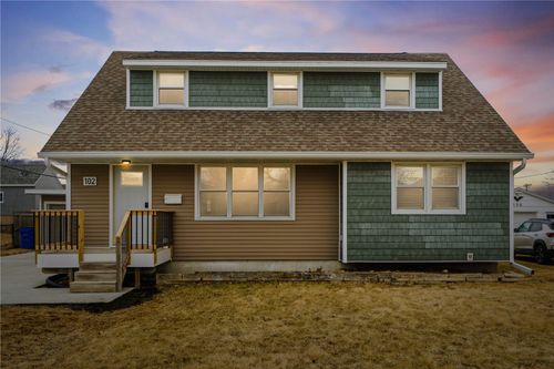 102 Patricia Ln Nw, Cedar Rapids, IA, 52405-4640 | Card Image