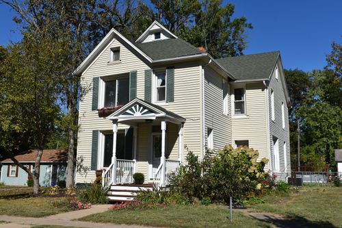 112 W 3rd St, Gridley, IL, 61744-7719 | Card Image