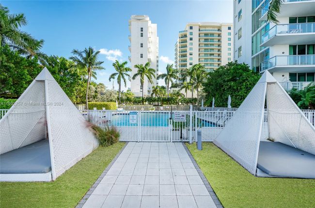 803 - 7928 East Dr, Condo with 2 bedrooms, 2 bathrooms and null parking in North Bay Village FL | Image 50