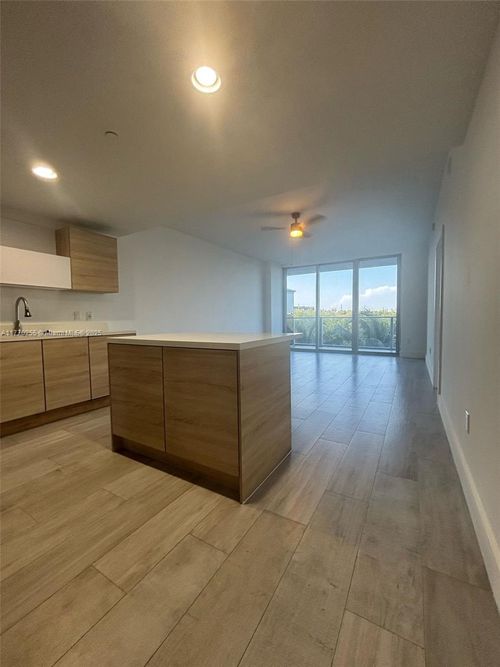 unit-305-16385 Biscayne Blvd, Aventura, FL, 33160-5453 | Card Image
