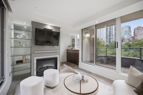 1182 Richards St, Vancouver, BC, V6B3E6 | Card Image