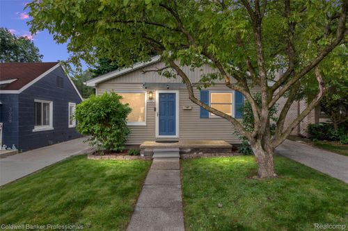 2050 Ridgemont Rd, Grosse Pointe Woods, MI, 48236-1336 | Card Image