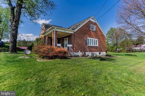206 E Main St, NEW BLOOMFIELD, PA, 17068-9657 | Card Image