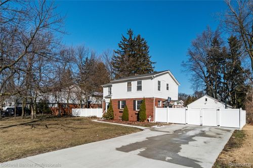 20978 Stahelin Rd, Southfield, MI, 48075-7154 | Card Image