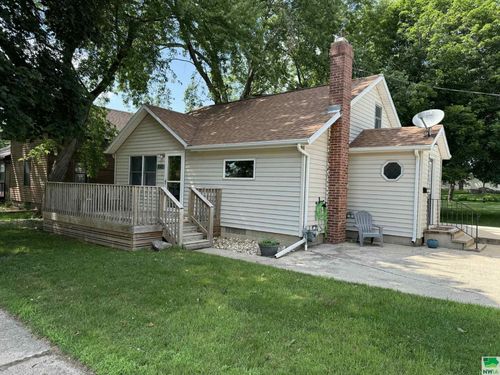 1020 9th St, Sibley, IA, 51249-1922 | Card Image