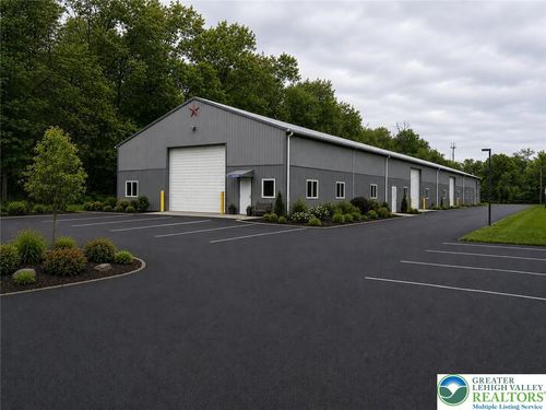 2715 Dahl Rd, Quakertown, PA, 18951-4015 | Card Image