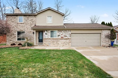 26611 Fairwood Dr, Chesterfield, MI, 48051-3091 | Card Image