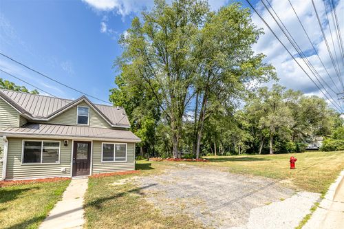 214 N Roosevelt Rd, Black River Falls, WI, 54615-1443 | Card Image